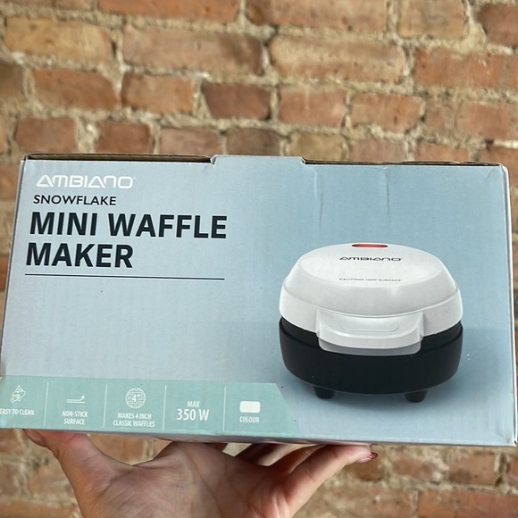 MINI WAFFLE MAKER SNOWFLAKE ❄️ - Picture 2 of 3
